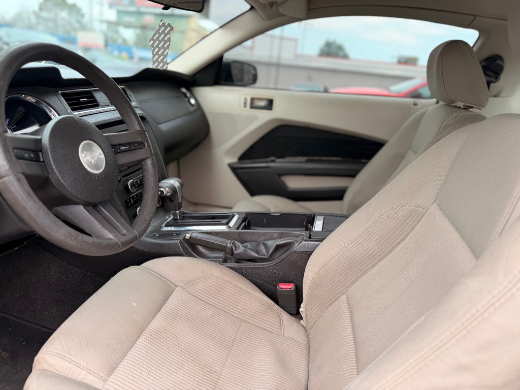 2011 Ford Mustang Image 11