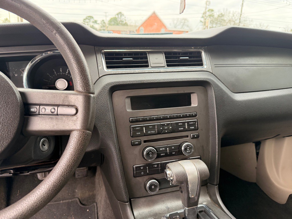 2011 Ford Mustang Image 13