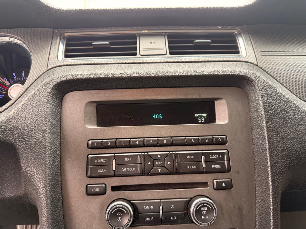 2011 Ford Mustang Image 14