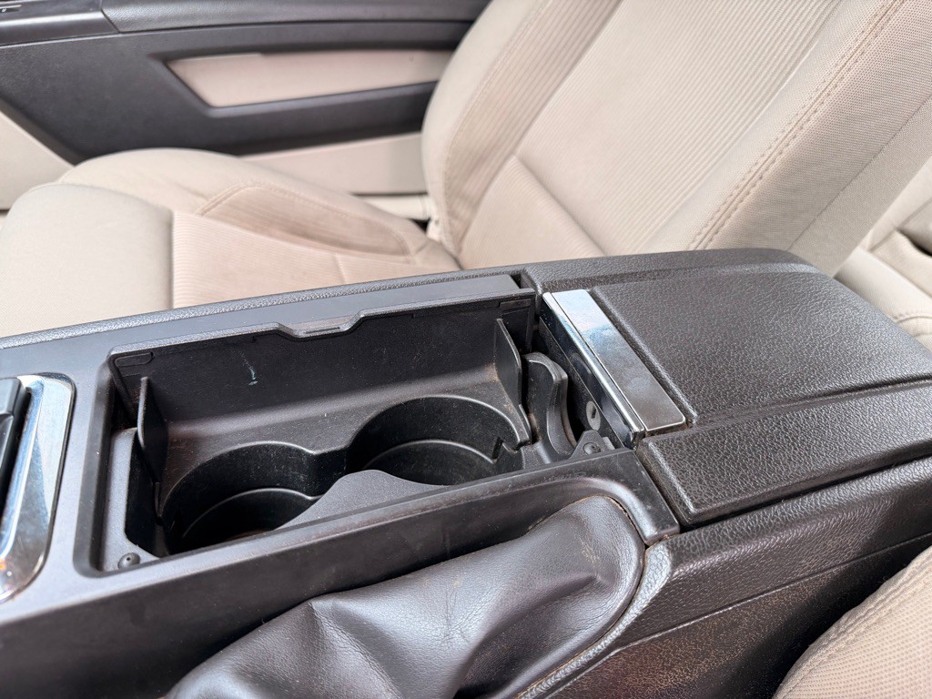 2011 Ford Mustang Image 18