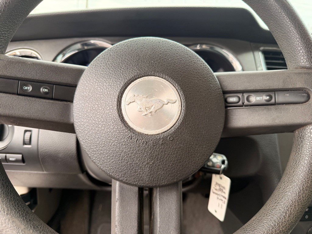 2011 Ford Mustang Image 20