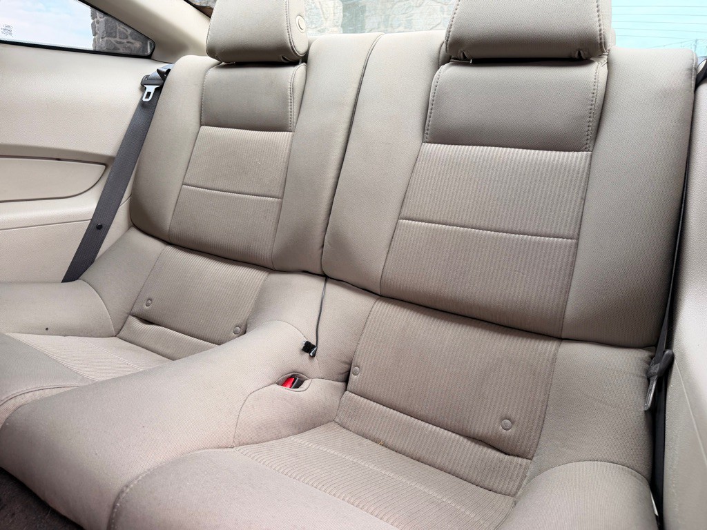 2011 Ford Mustang Image 22