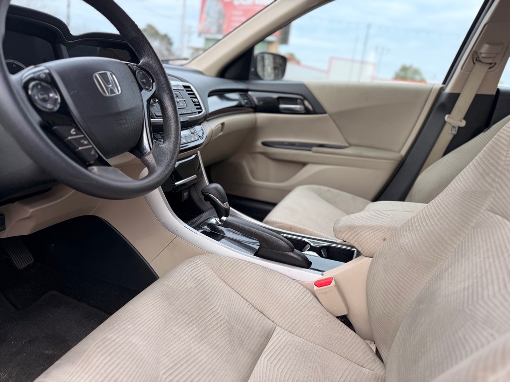 2017 Honda Accord Image 11