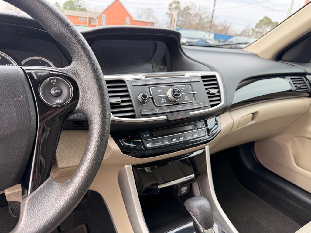 2017 Honda Accord Image 13