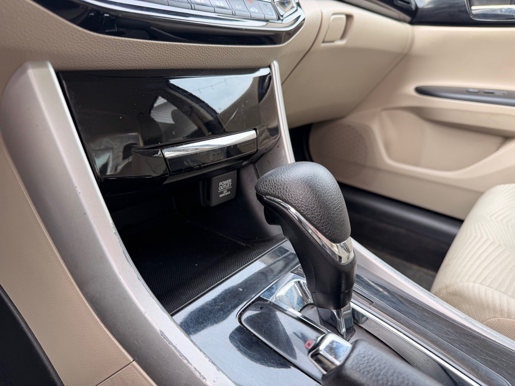 2017 Honda Accord Image 16