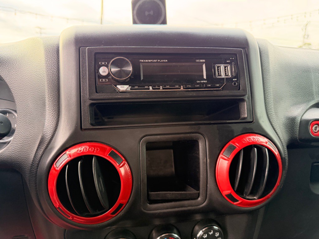 2016 Jeep Wrangler Image 13