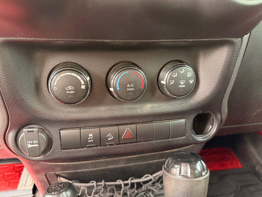 2016 Jeep Wrangler Image 15