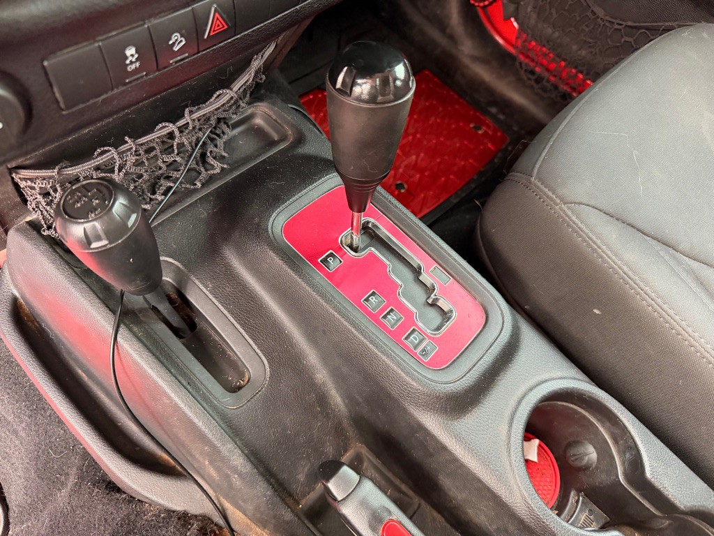 2016 Jeep Wrangler Image 16