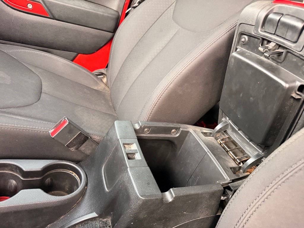 2016 Jeep Wrangler Image 18