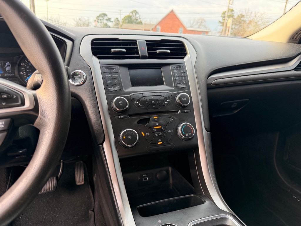 2017 Ford Fusion Image 13