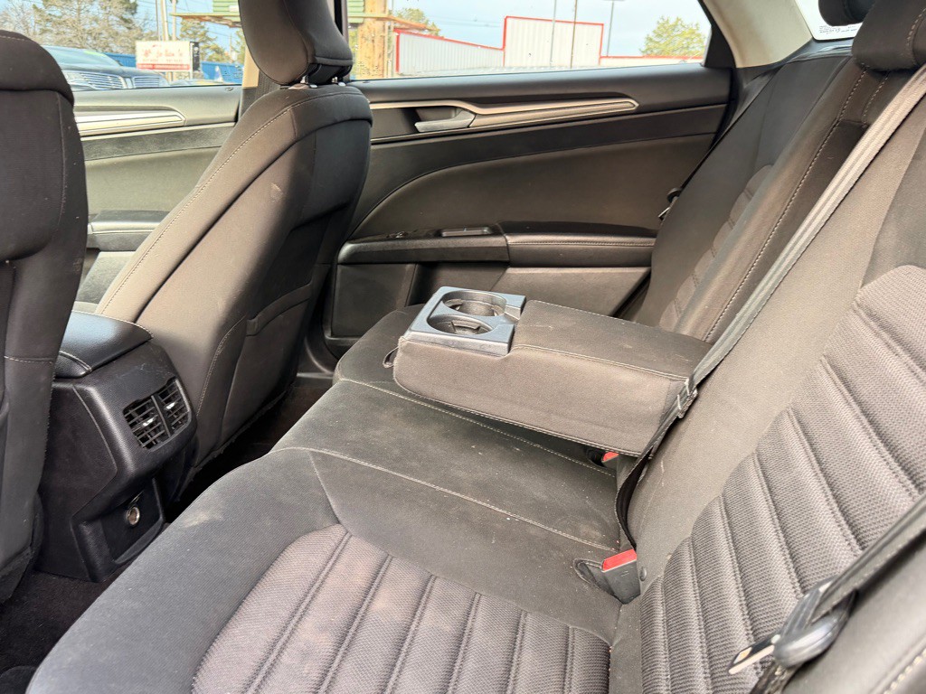 2017 Ford Fusion Image 24