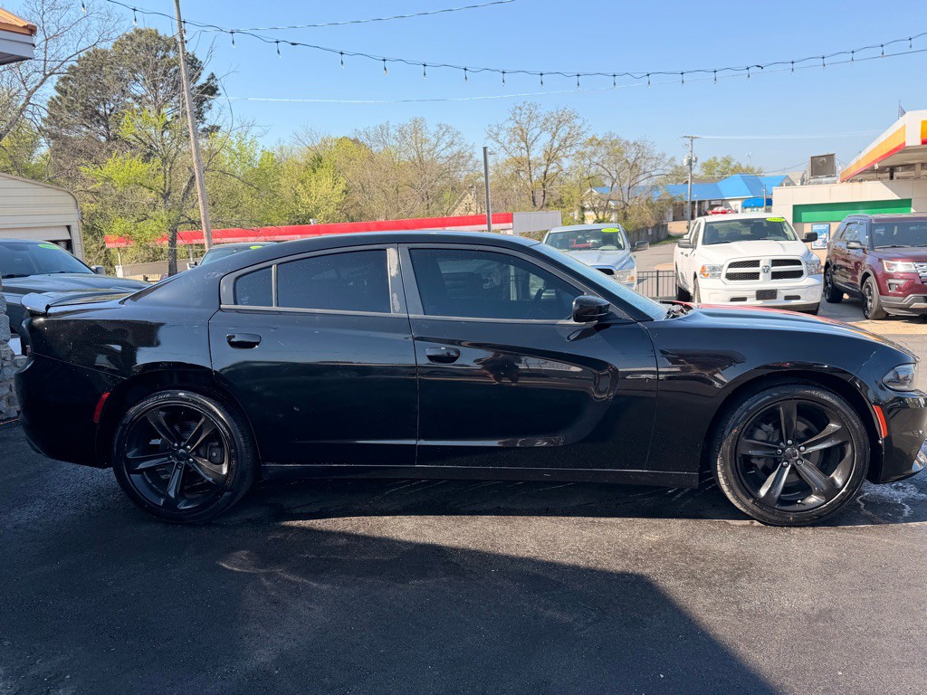 2017 Dodge Charger Image 4