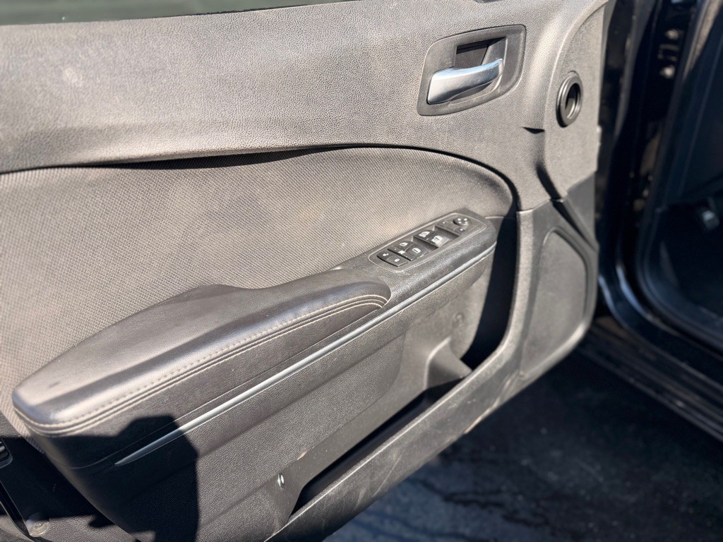 2017 Dodge Charger Image 9