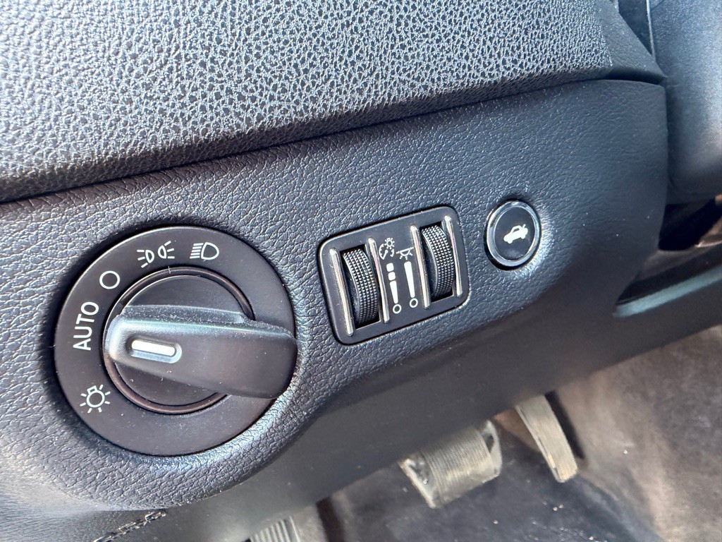 2017 Dodge Charger Image 12