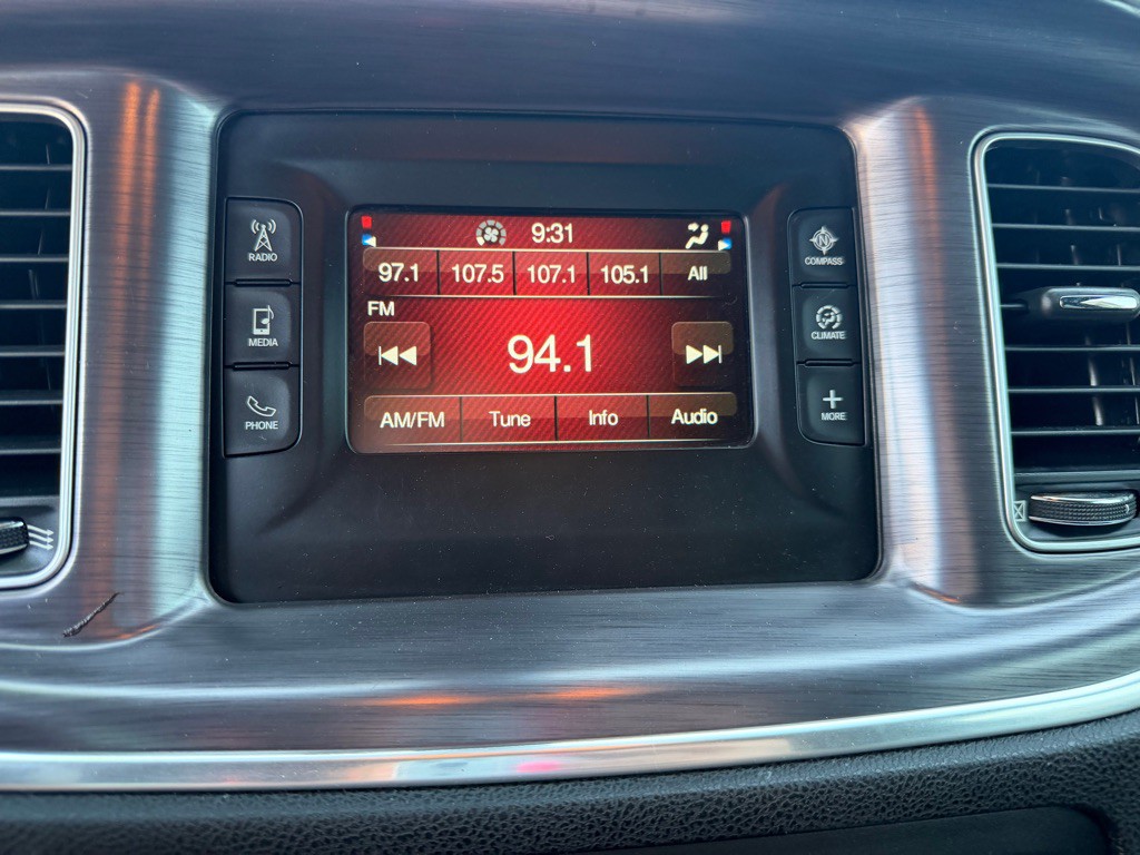 2017 Dodge Charger Image 18