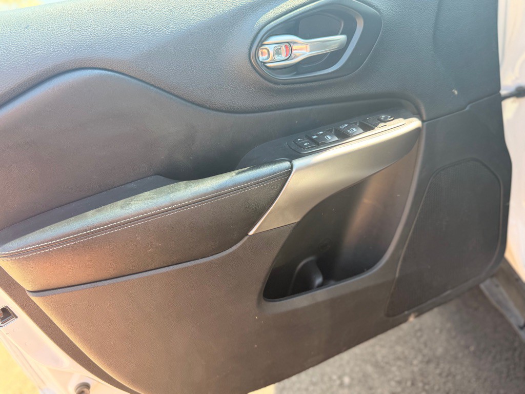 2021 Jeep Cherokee Image 9