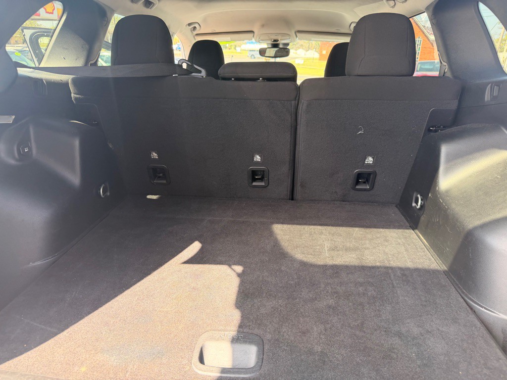 2021 Jeep Cherokee Image 25