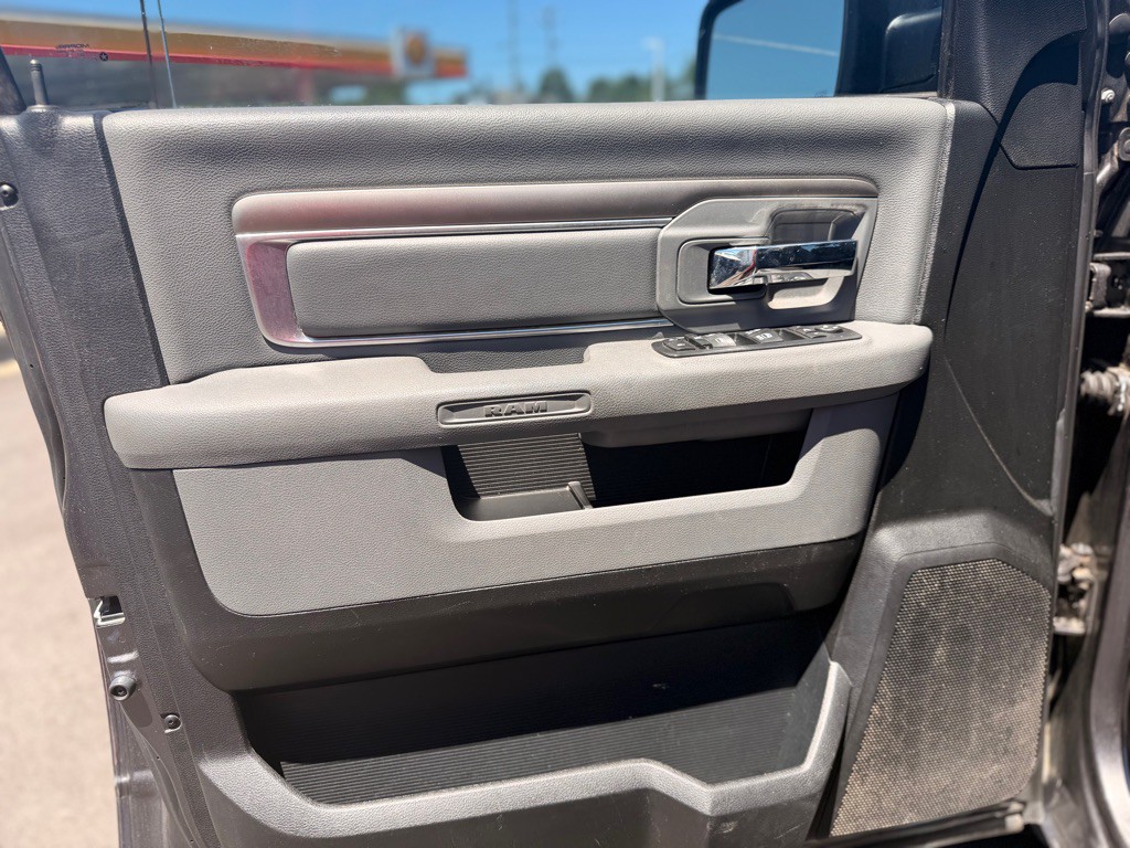 2017 RAM 1500 Image 9