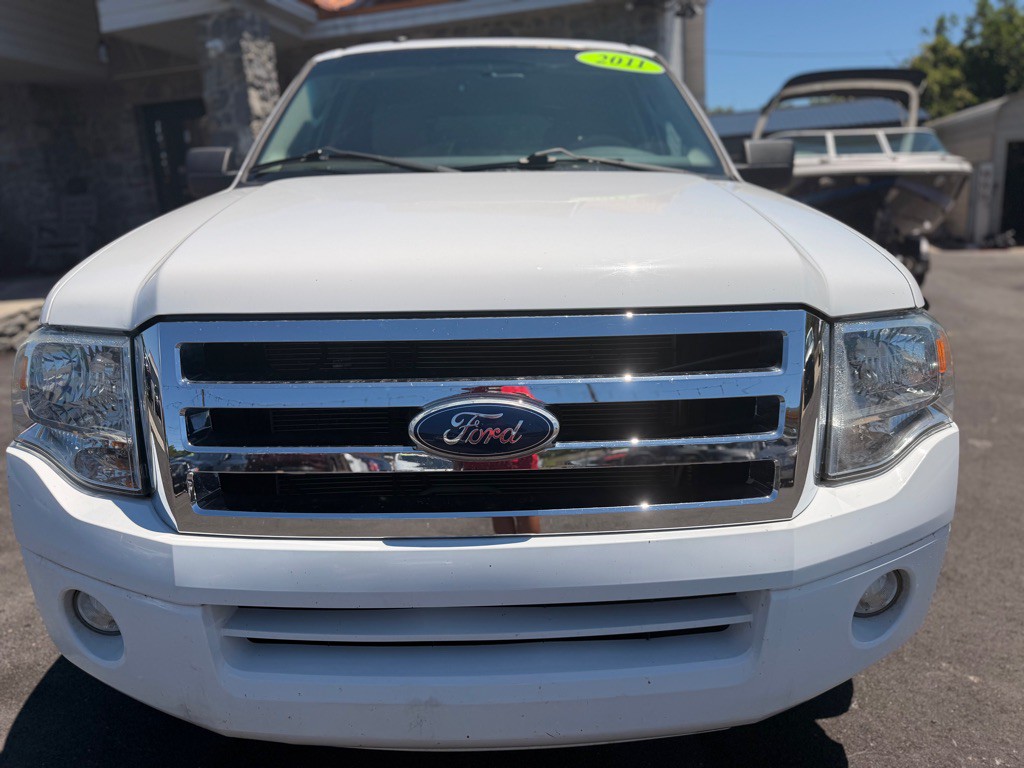 2011 Ford Expedition Image 2