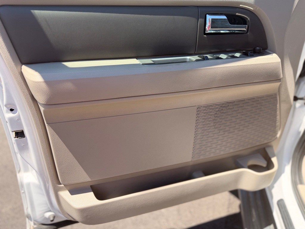 2011 Ford Expedition Image 10