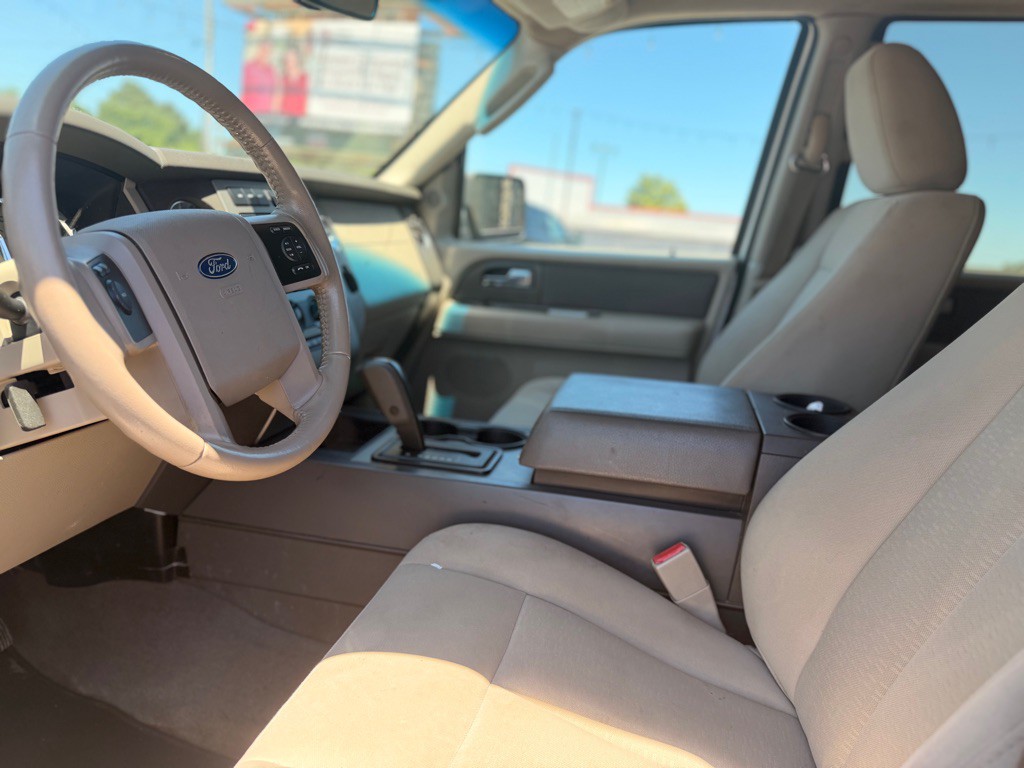 2011 Ford Expedition Image 12