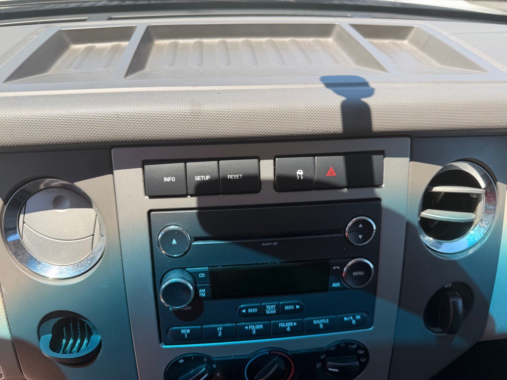2011 Ford Expedition Image 16