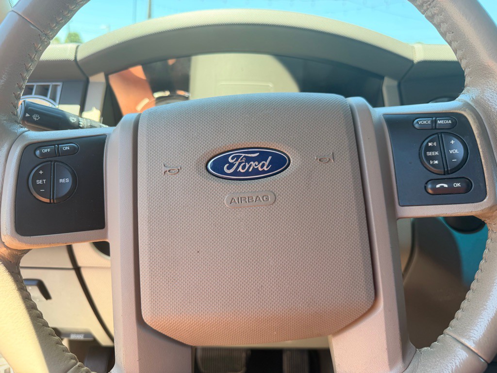 2011 Ford Expedition Image 22