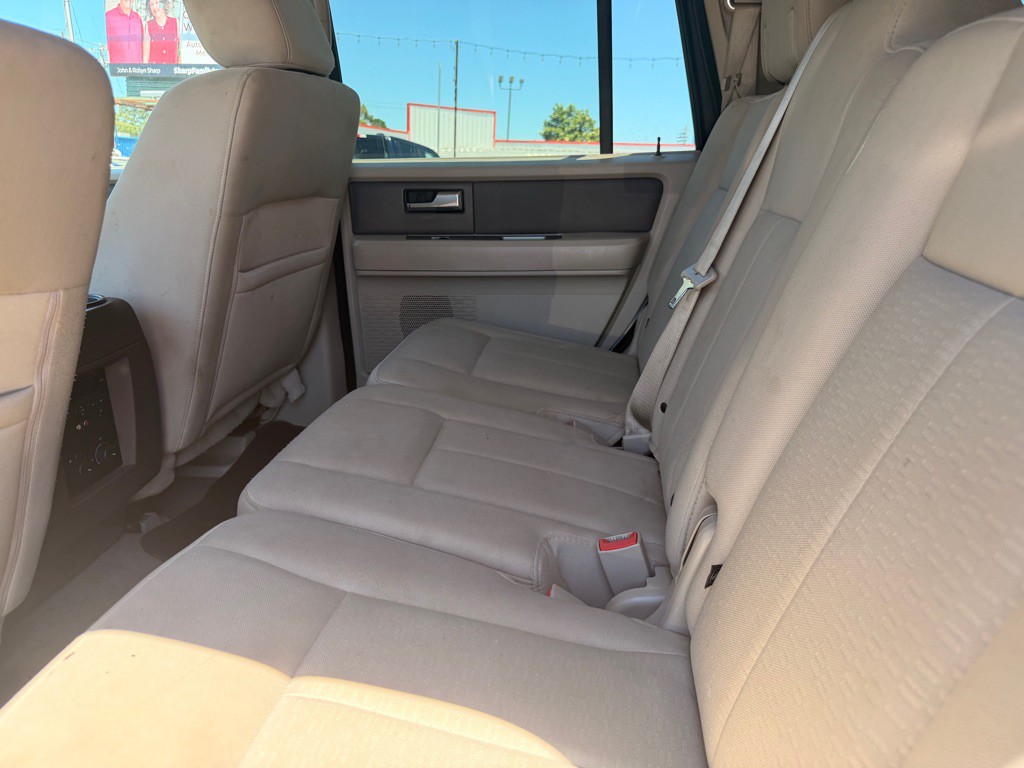 2011 Ford Expedition Image 25