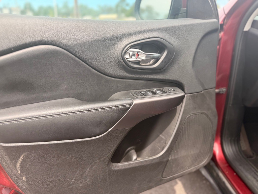 2019 Jeep Cherokee Image 9