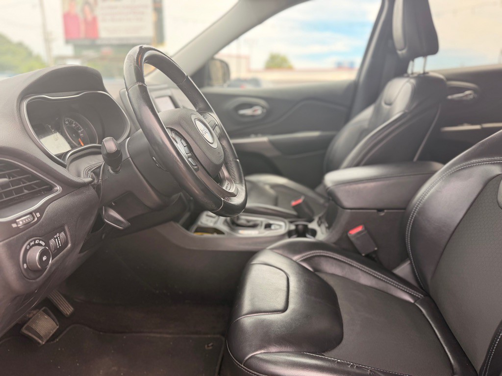 2019 Jeep Cherokee Image 11