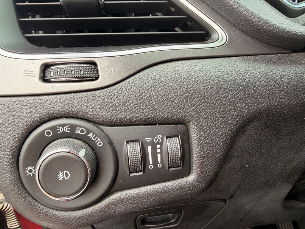 2019 Jeep Cherokee Image 12