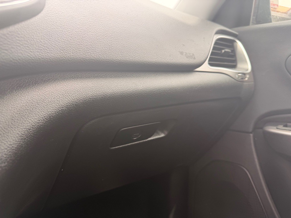 2019 Jeep Cherokee Image 14