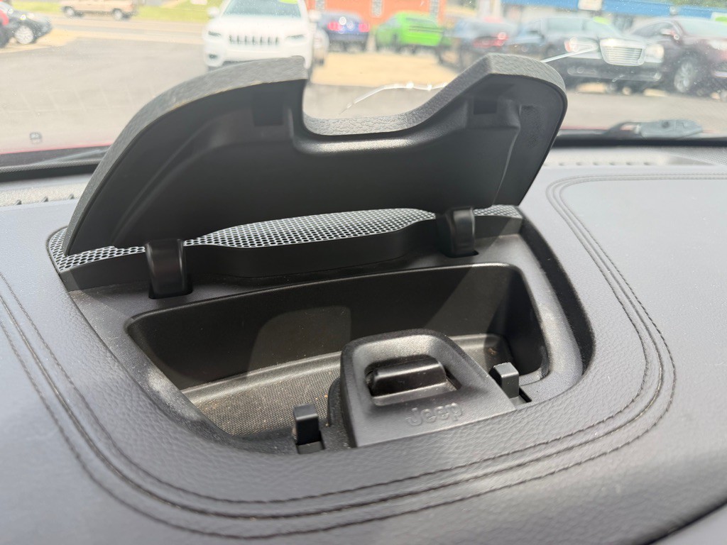 2019 Jeep Cherokee Image 16