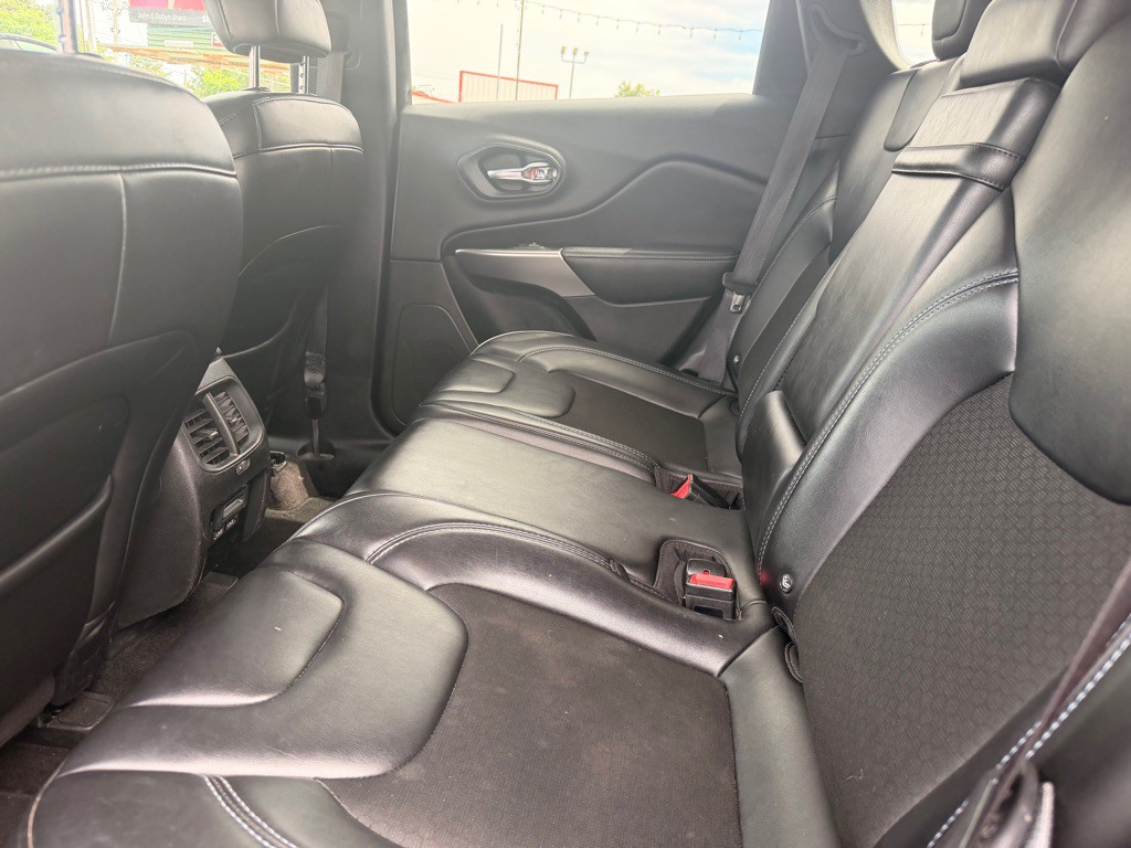 2019 Jeep Cherokee Image 25