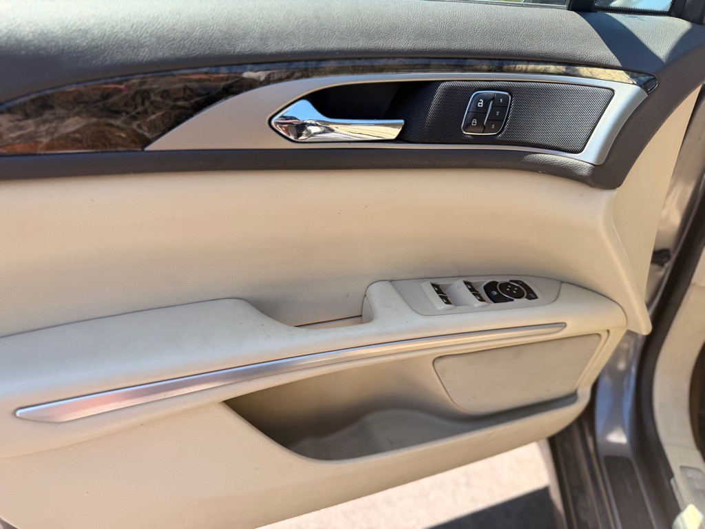 2014 Lincoln MKZ Image 9