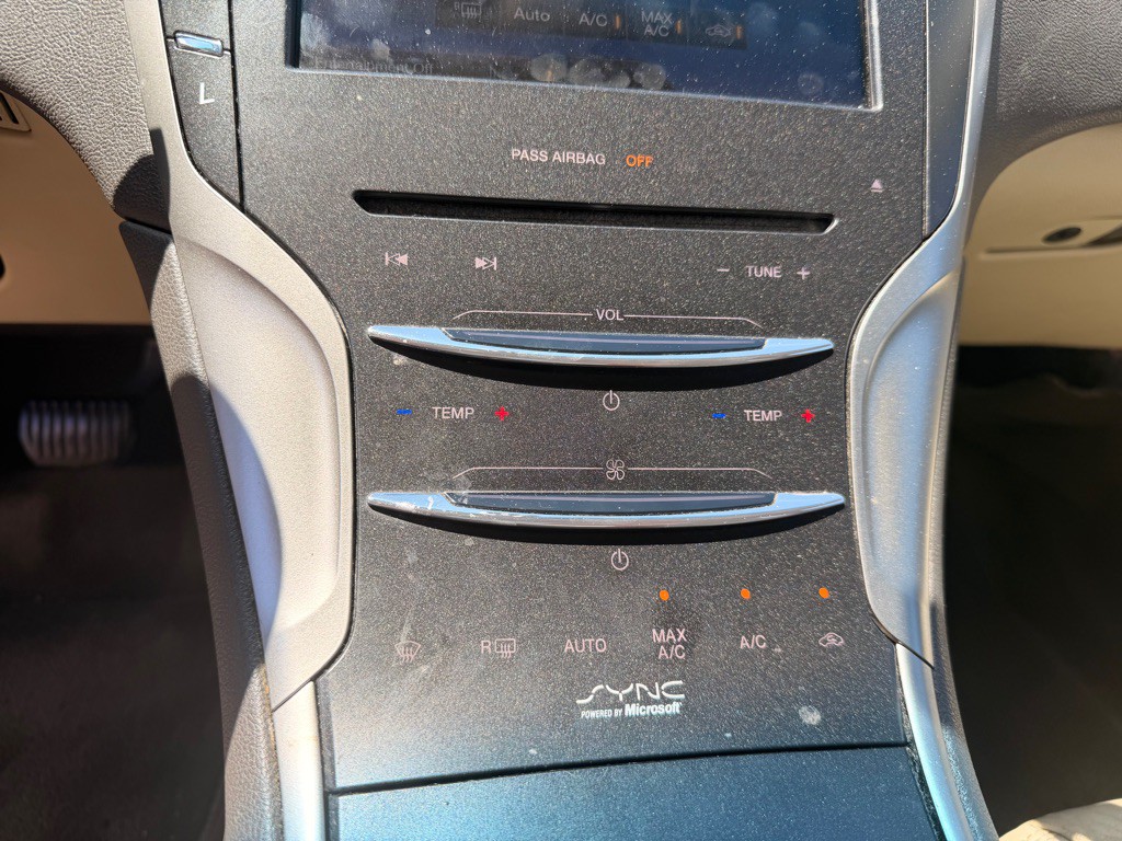 2014 Lincoln MKZ Image 16