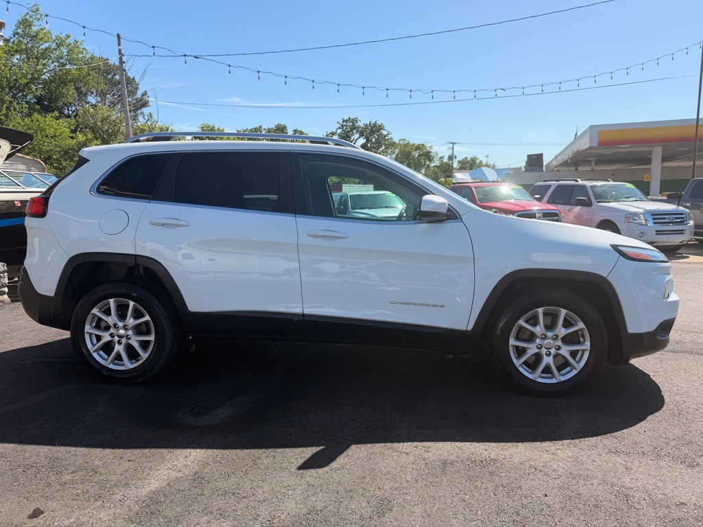 2017 Jeep Cherokee Image 4
