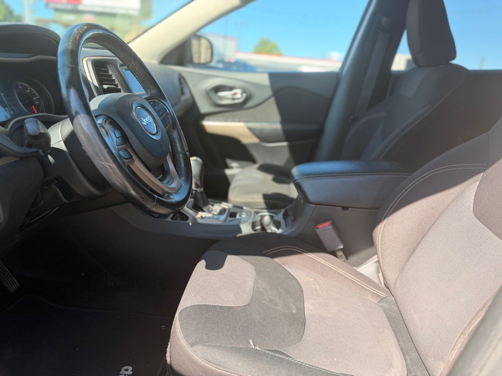 2017 Jeep Cherokee Image 11
