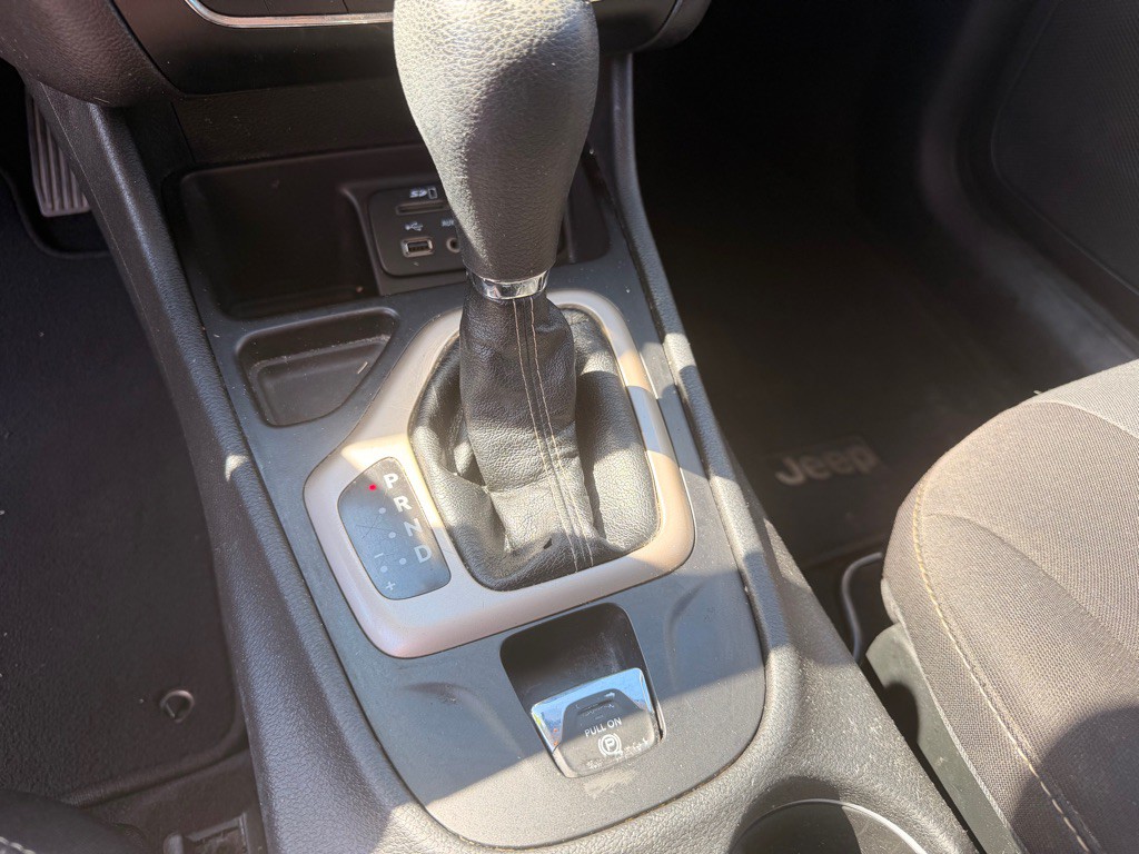 2017 Jeep Cherokee Image 21