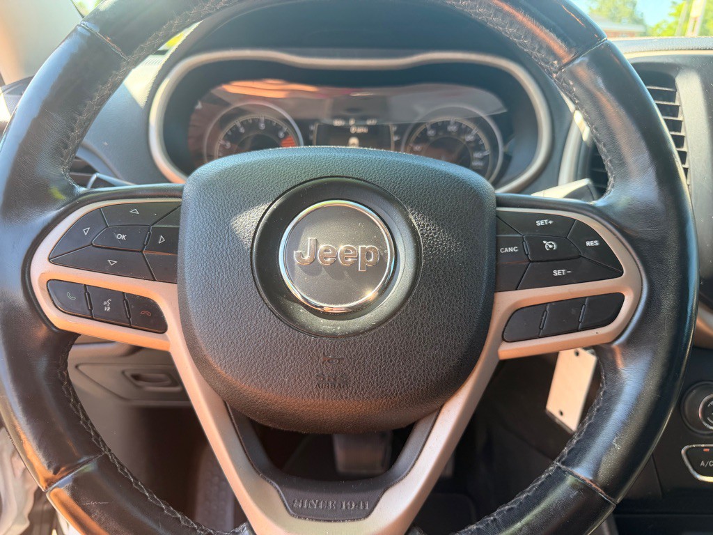 2017 Jeep Cherokee Image 25