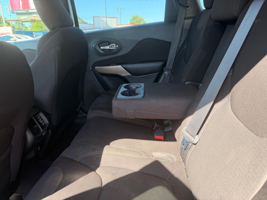 2017 Jeep Cherokee Image 27