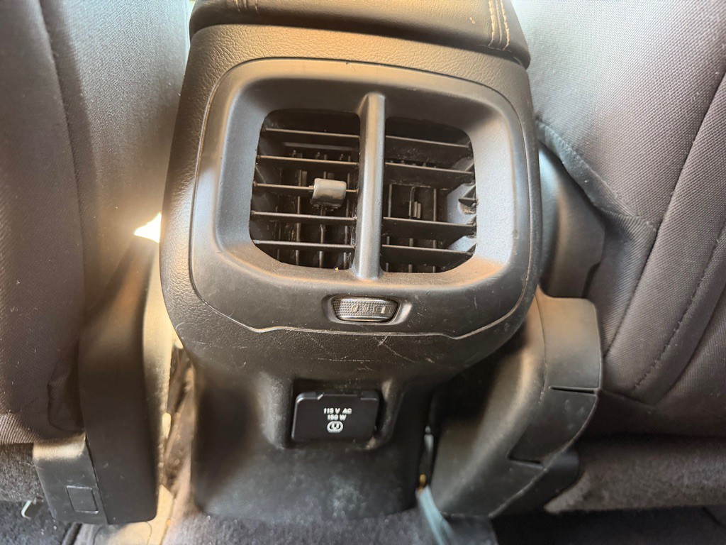 2017 Jeep Cherokee Image 29