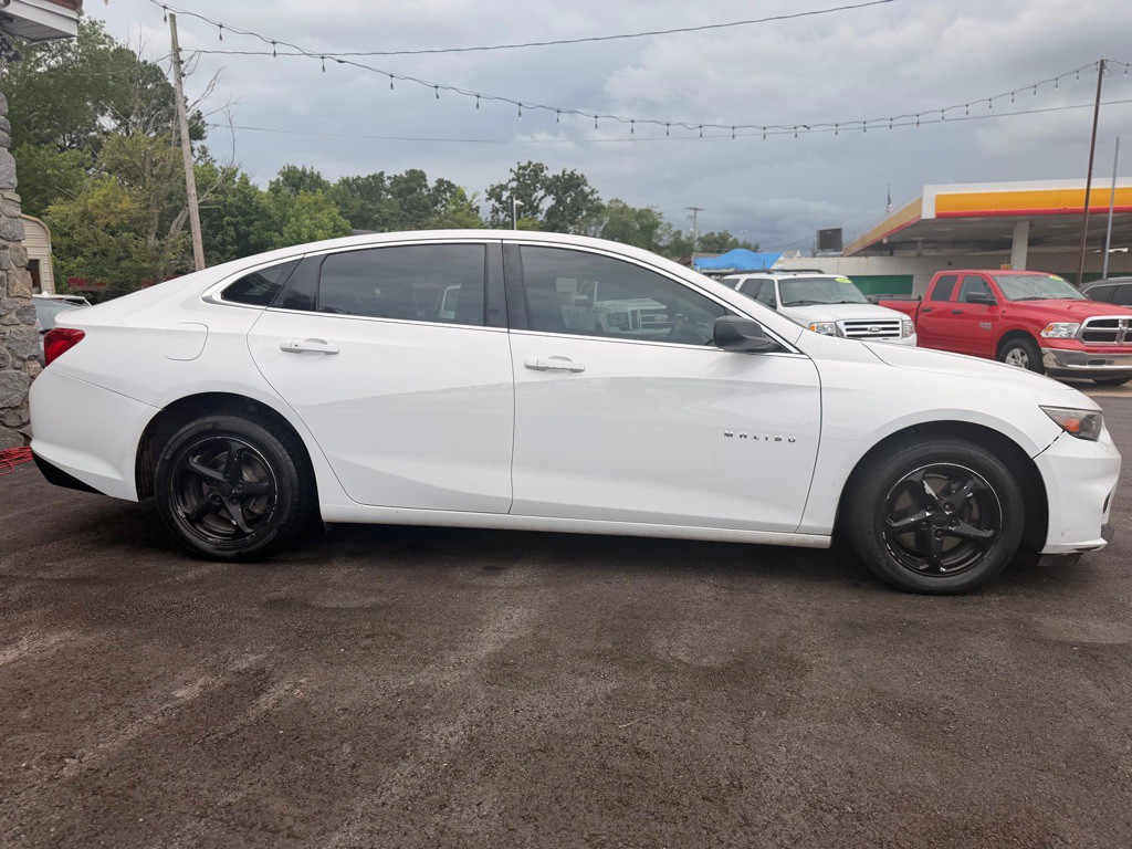 2016 Chevrolet Malibu Image 4