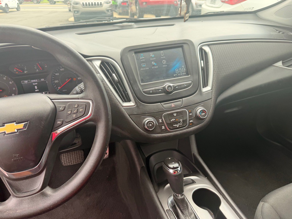 2016 Chevrolet Malibu Image 13