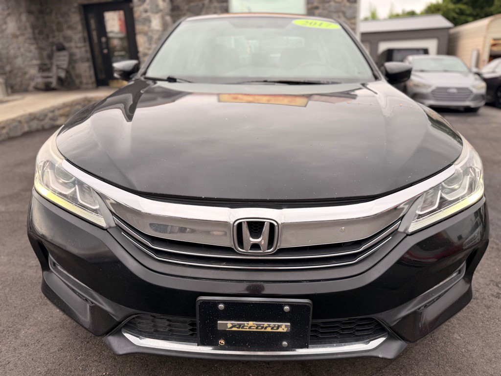 2017 Honda Accord Image 2