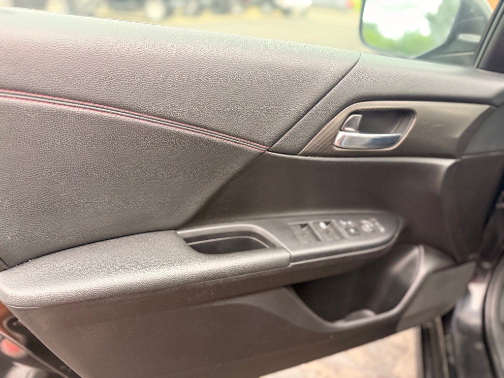 2017 Honda Accord Image 9