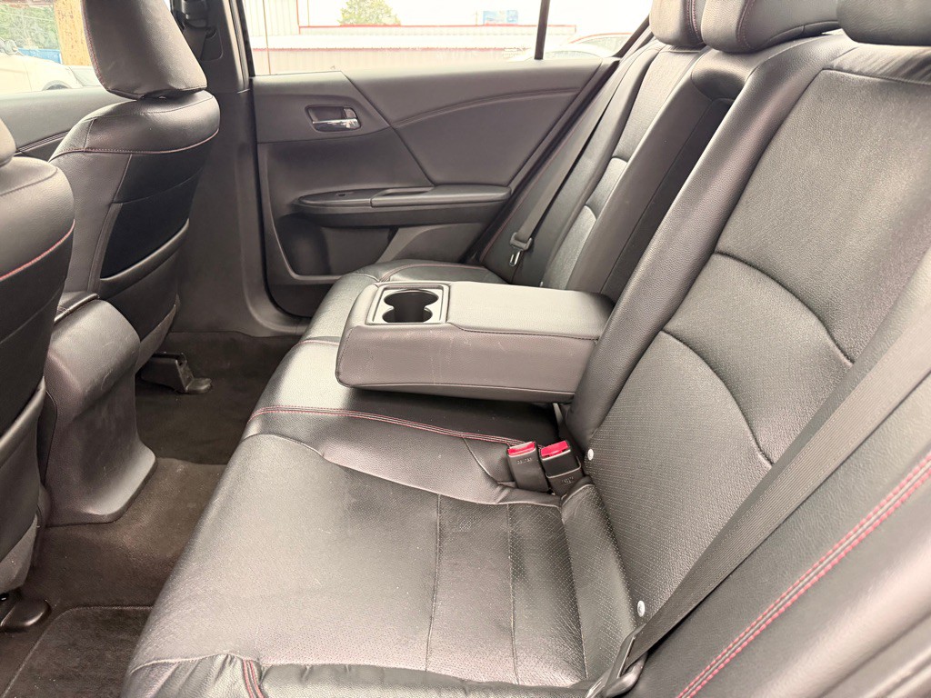 2017 Honda Accord Image 24