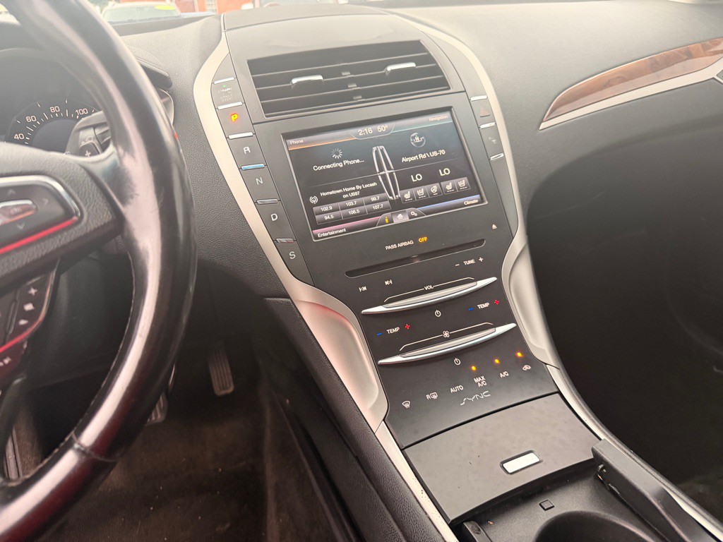 2016 Lincoln MKZ Image 13