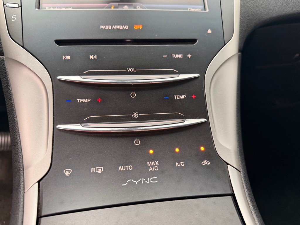 2016 Lincoln MKZ Image 16