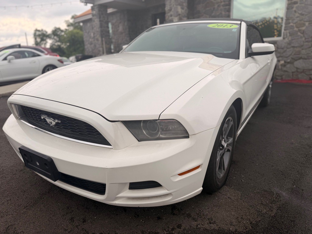 2013 Ford Mustang Image 1